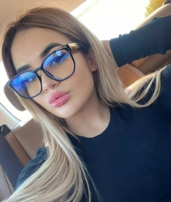 Живу в Москве, где среди зажигательных ночей и ярких огней создаю настоящую сказку для тебя. Я креативная и открытая душа, готовая исполнить все тайные фантазии, которые метятся в твоей голове. Со мной ты можешь расслабиться и полностью насладиться моментом, ведь я стараюсь понять и удовлетворить каждое твое желание. Я опытная профессионалка, предлагающая широкий спектр услуг, которые превратят наше свидание в незабываемый опыт 🔥 Погружаясь в мои объятия, ты ощутишь, что нежность и страсть могут сочетаться в одном человеке. Взгляни на мои фото - они говорят сами за себя. Мои клиенты всегда возвращаются ко мне и оставляют самые лестные отзывы, потому что я искренне люблю свою работу и переношу свою непревзойденную энергию на каждую встречу. Доверься мне, и ты узнаешь, что счастье есть здесь и сейчас. Галя